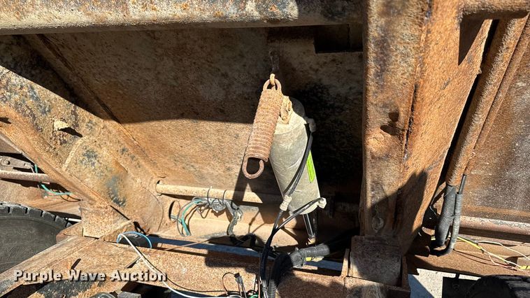 image for item ED1554 1999 Mack CH613 dump truck