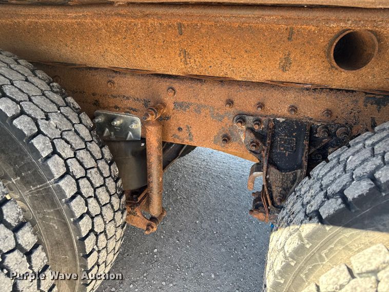 image for item ED1554 1999 Mack CH613 dump truck