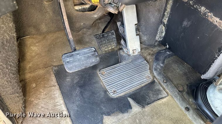 image for item ED1554 1999 Mack CH613 dump truck