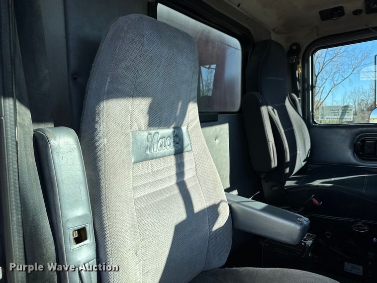 image for item ED1554 1999 Mack CH613 dump truck