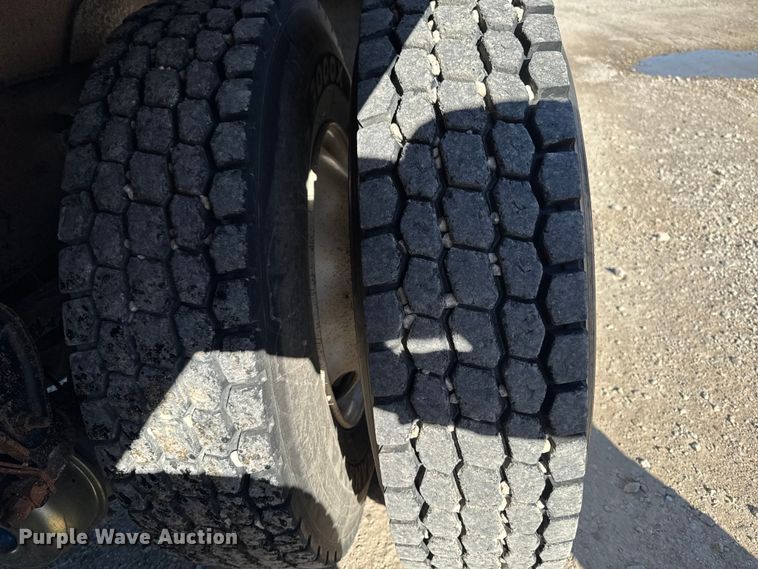 image for item ED1554 1999 Mack CH613 dump truck