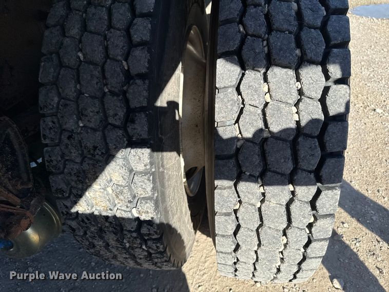 image for item ED1554 1999 Mack CH613 dump truck