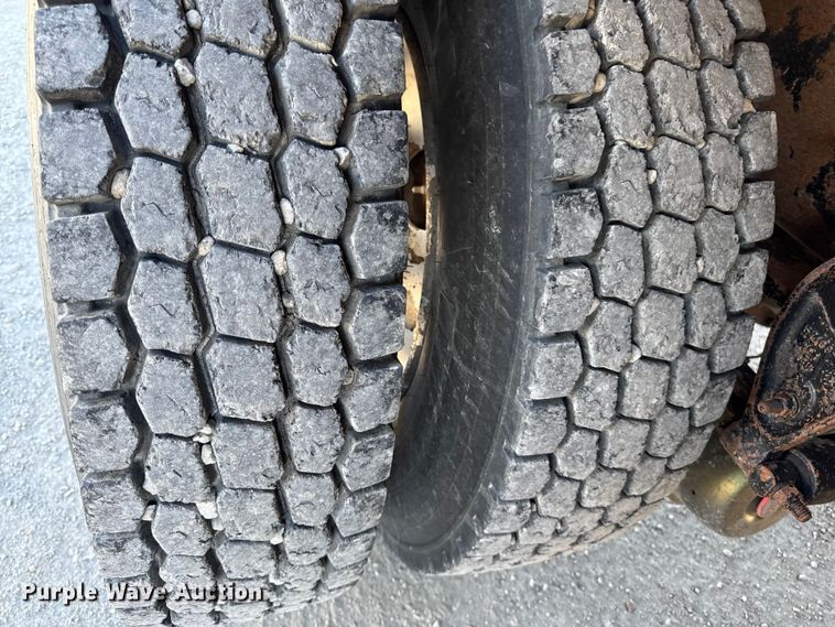 image for item ED1554 1999 Mack CH613 dump truck