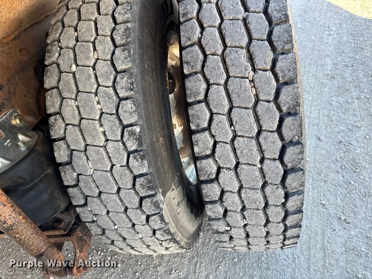 image for item ED1554 1999 Mack CH613 dump truck