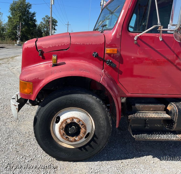 image for item ED2304 2000 International 4900 dump truck