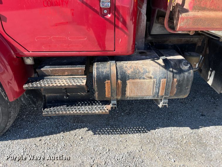 image for item ED2304 2000 International 4900 dump truck