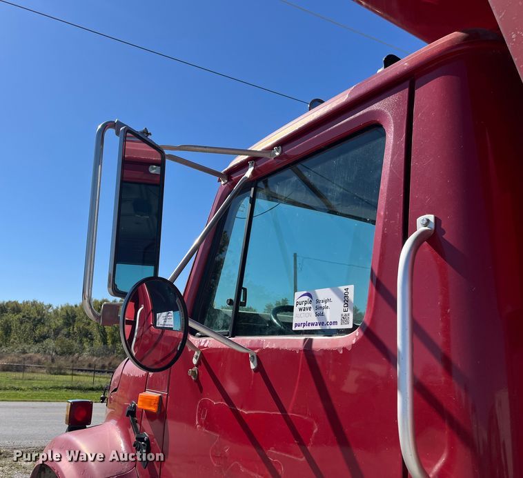 image for item ED2304 2000 International 4900 dump truck