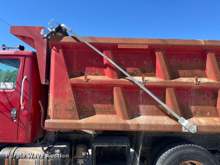 image for item ED2304 2000 International 4900 dump truck