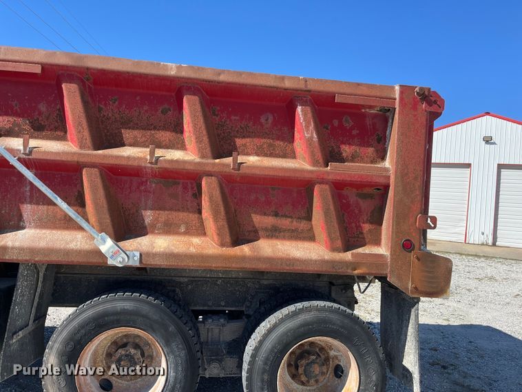 image for item ED2304 2000 International 4900 dump truck