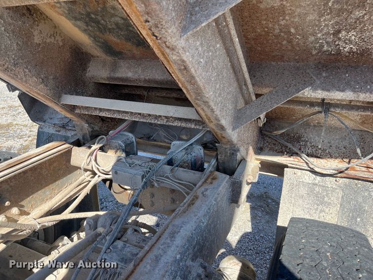 image for item ED2304 2000 International 4900 dump truck