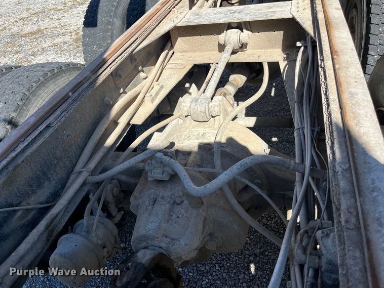 image for item ED2304 2000 International 4900 dump truck