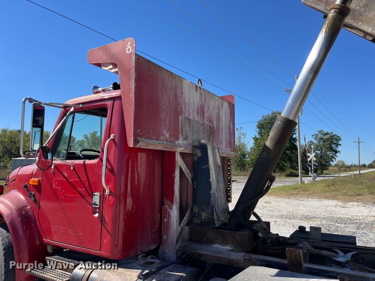 image for item ED2304 2000 International 4900 dump truck