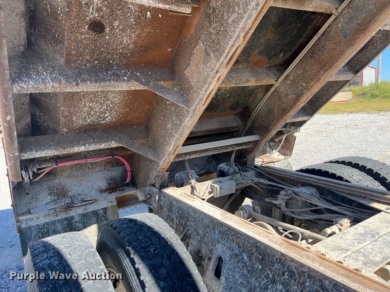 image for item ED2304 2000 International 4900 dump truck