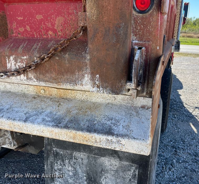 image for item ED2304 2000 International 4900 dump truck