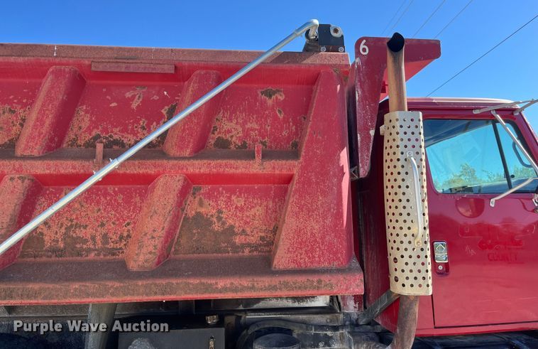 image for item ED2304 2000 International 4900 dump truck