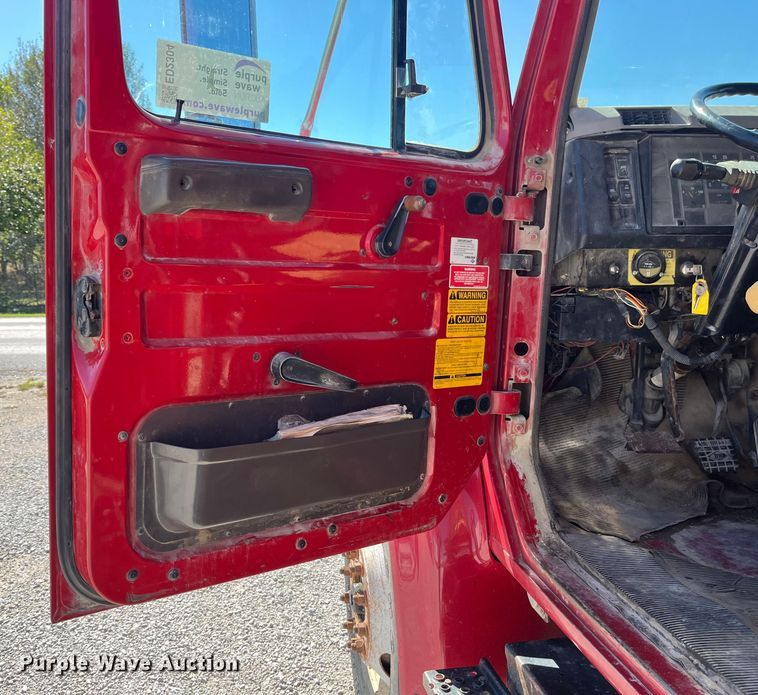 image for item ED2304 2000 International 4900 dump truck