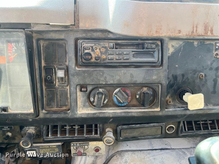 image for item ED2304 2000 International 4900 dump truck