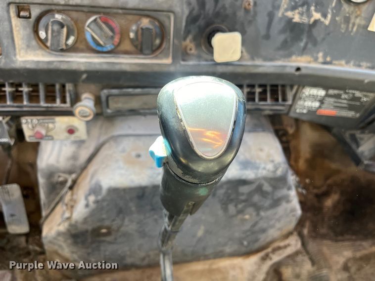 image for item ED2304 2000 International 4900 dump truck