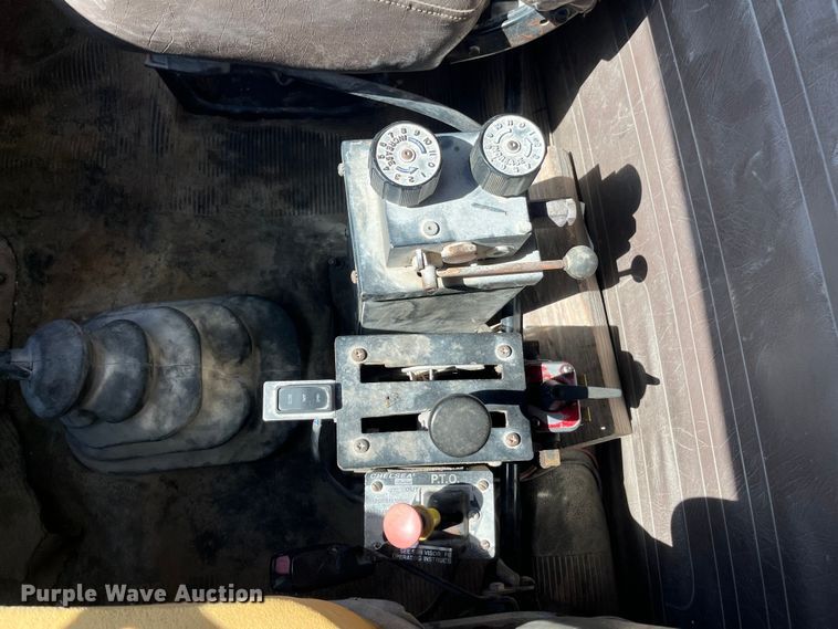 image for item ED2304 2000 International 4900 dump truck