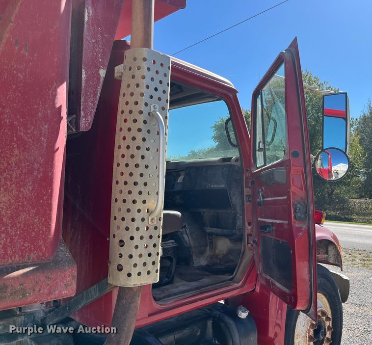 image for item ED2304 2000 International 4900 dump truck