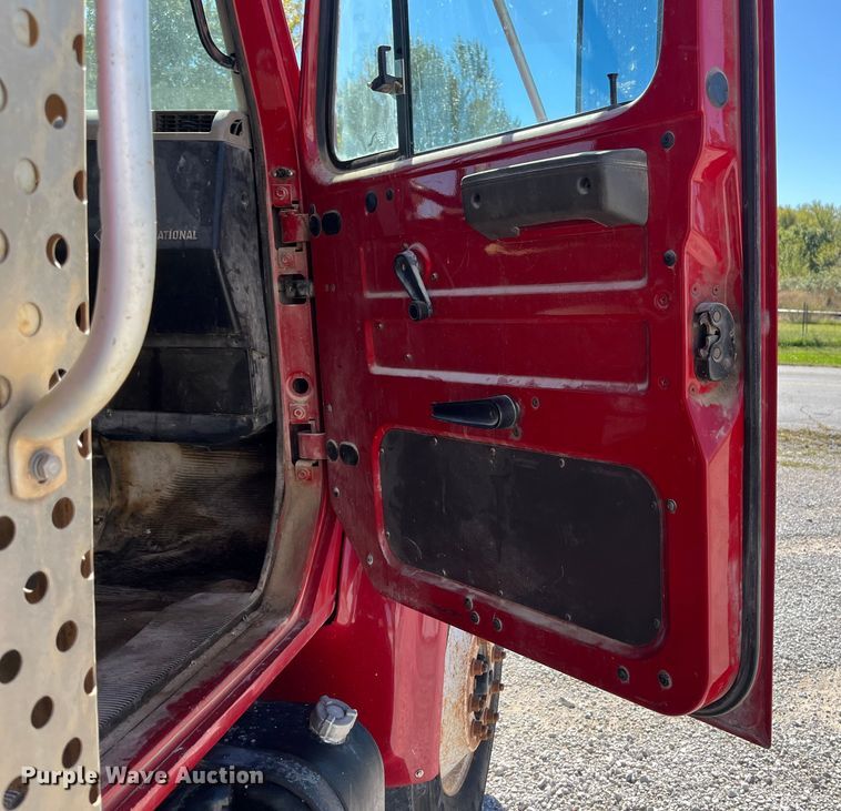 image for item ED2304 2000 International 4900 dump truck