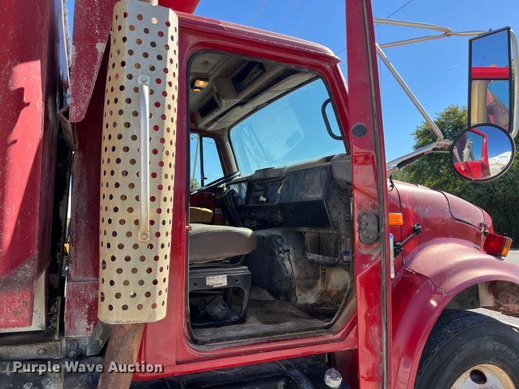 image for item ED2304 2000 International 4900 dump truck