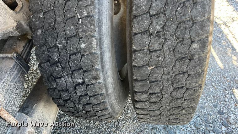 image for item ED2304 2000 International 4900 dump truck