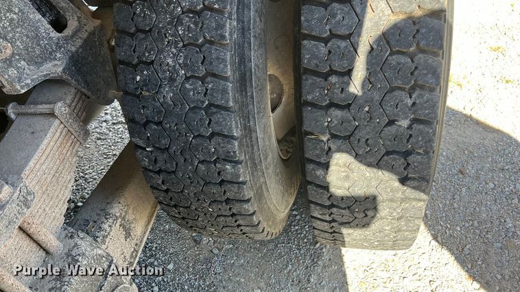 image for item ED2304 2000 International 4900 dump truck