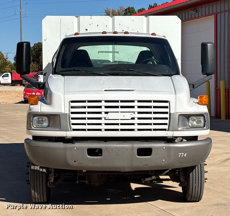 image for item ED2337 2008 GMC C5500 chipper truck