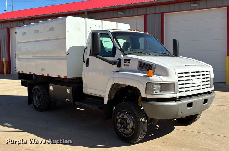 image for item ED2337 2008 GMC C5500 chipper truck