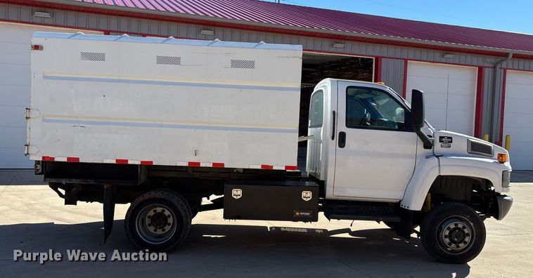 image for item ED2337 2008 GMC C5500 chipper truck