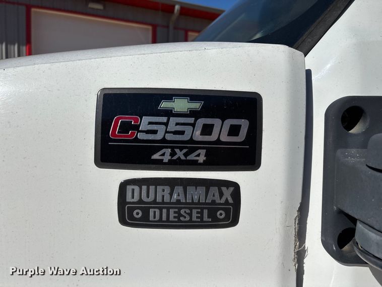 image for item ED2337 2008 GMC C5500 chipper truck