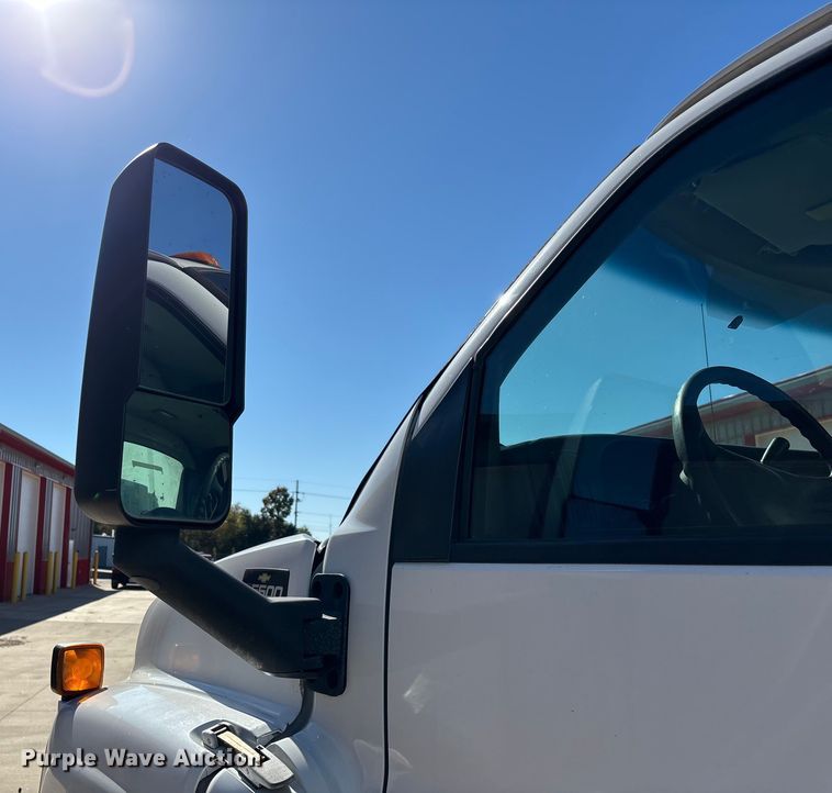 image for item ED2337 2008 GMC C5500 chipper truck