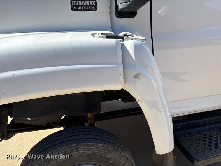 image for item ED2337 2008 GMC C5500 chipper truck