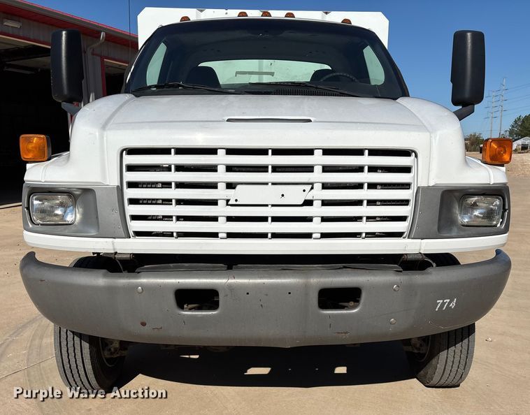 image for item ED2337 2008 GMC C5500 chipper truck