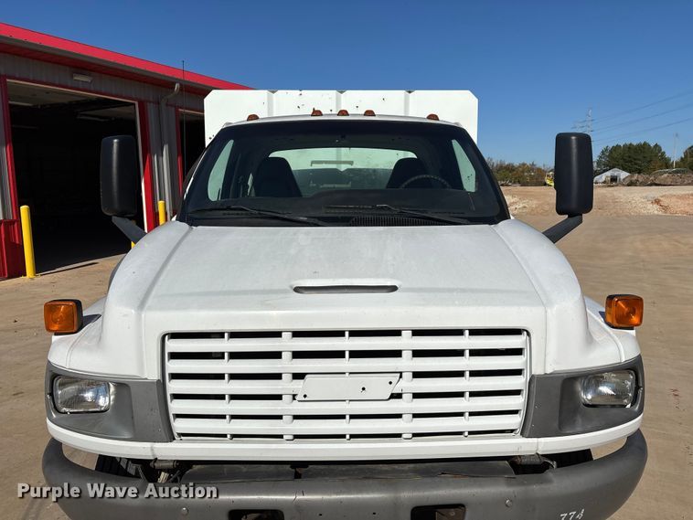 image for item ED2337 2008 GMC C5500 chipper truck