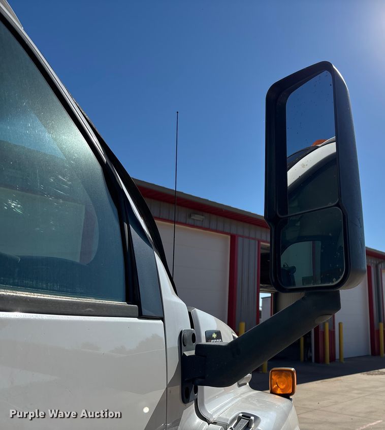 image for item ED2337 2008 GMC C5500 chipper truck