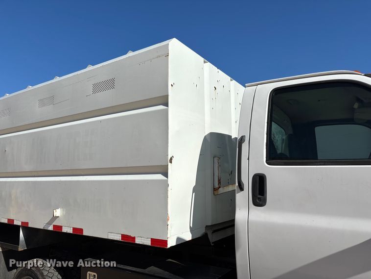 image for item ED2337 2008 GMC C5500 chipper truck