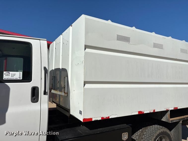 image for item ED2337 2008 GMC C5500 chipper truck
