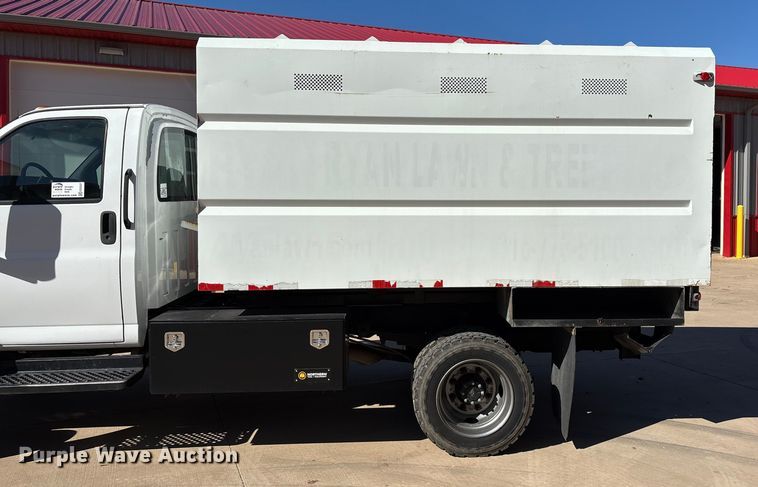 image for item ED2337 2008 GMC C5500 chipper truck