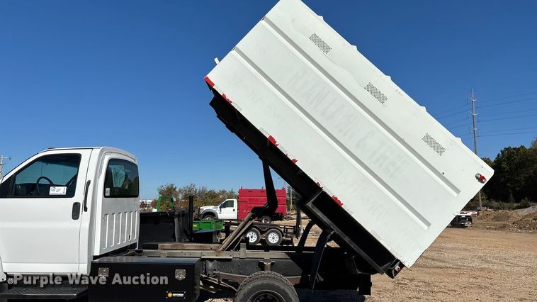 image for item ED2337 2008 GMC C5500 chipper truck