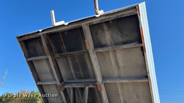 image for item ED2337 2008 GMC C5500 chipper truck