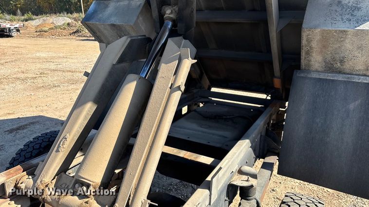 image for item ED2337 2008 GMC C5500 chipper truck