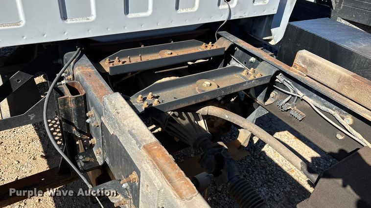 image for item ED2337 2008 GMC C5500 chipper truck