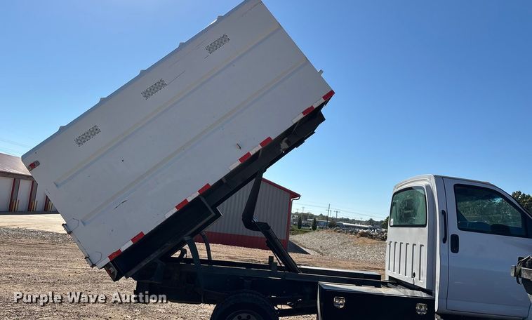 image for item ED2337 2008 GMC C5500 chipper truck