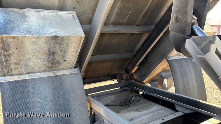 image for item ED2337 2008 GMC C5500 chipper truck