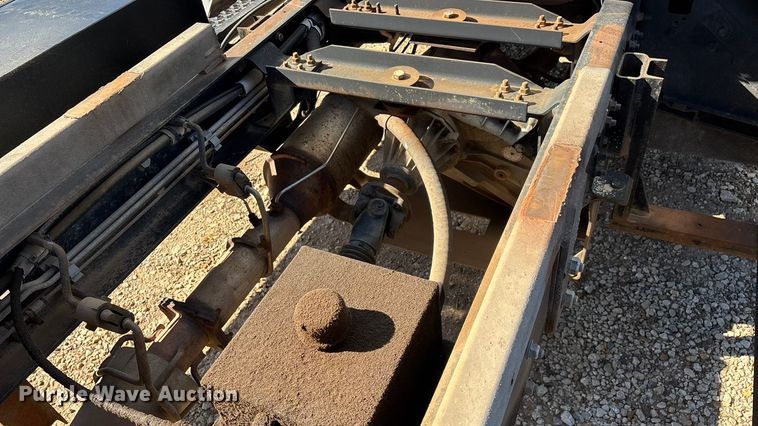 image for item ED2337 2008 GMC C5500 chipper truck