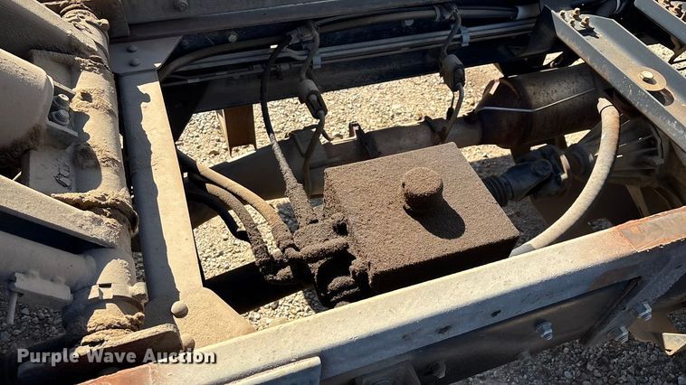 image for item ED2337 2008 GMC C5500 chipper truck