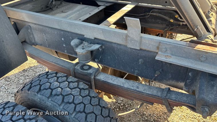 image for item ED2337 2008 GMC C5500 chipper truck