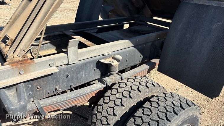 image for item ED2337 2008 GMC C5500 chipper truck